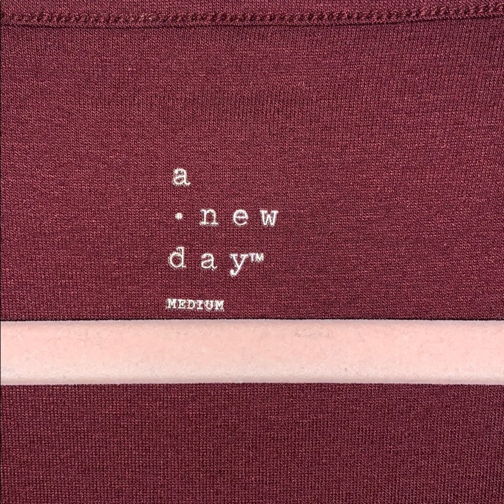 Basic red tee - Picture 2 of 2